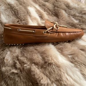 New Tod’s Laccetto Gommini tan leather driving loafers.
